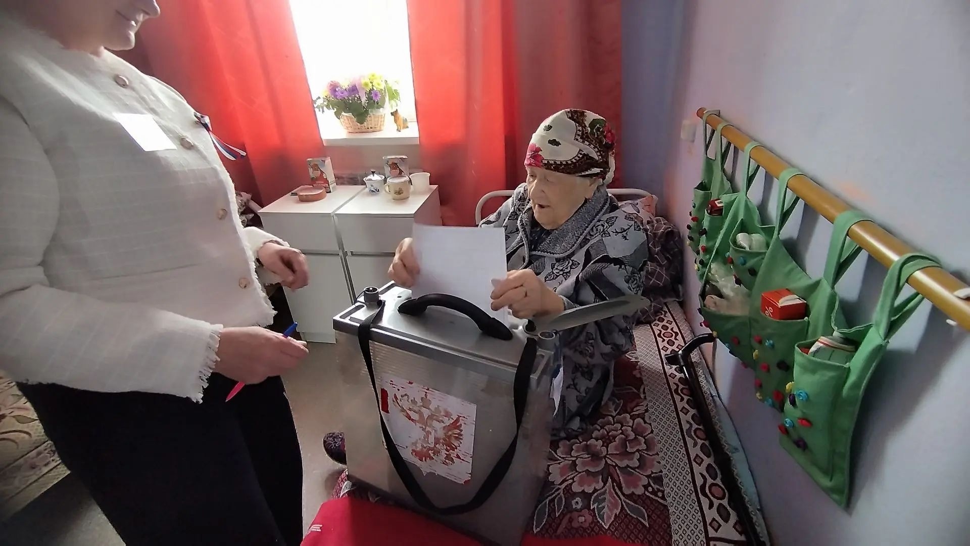 «Мы сделали свой выбор!»: получатели социальных услуг и сотрудники Бичурского ДСО на избирательных участках"