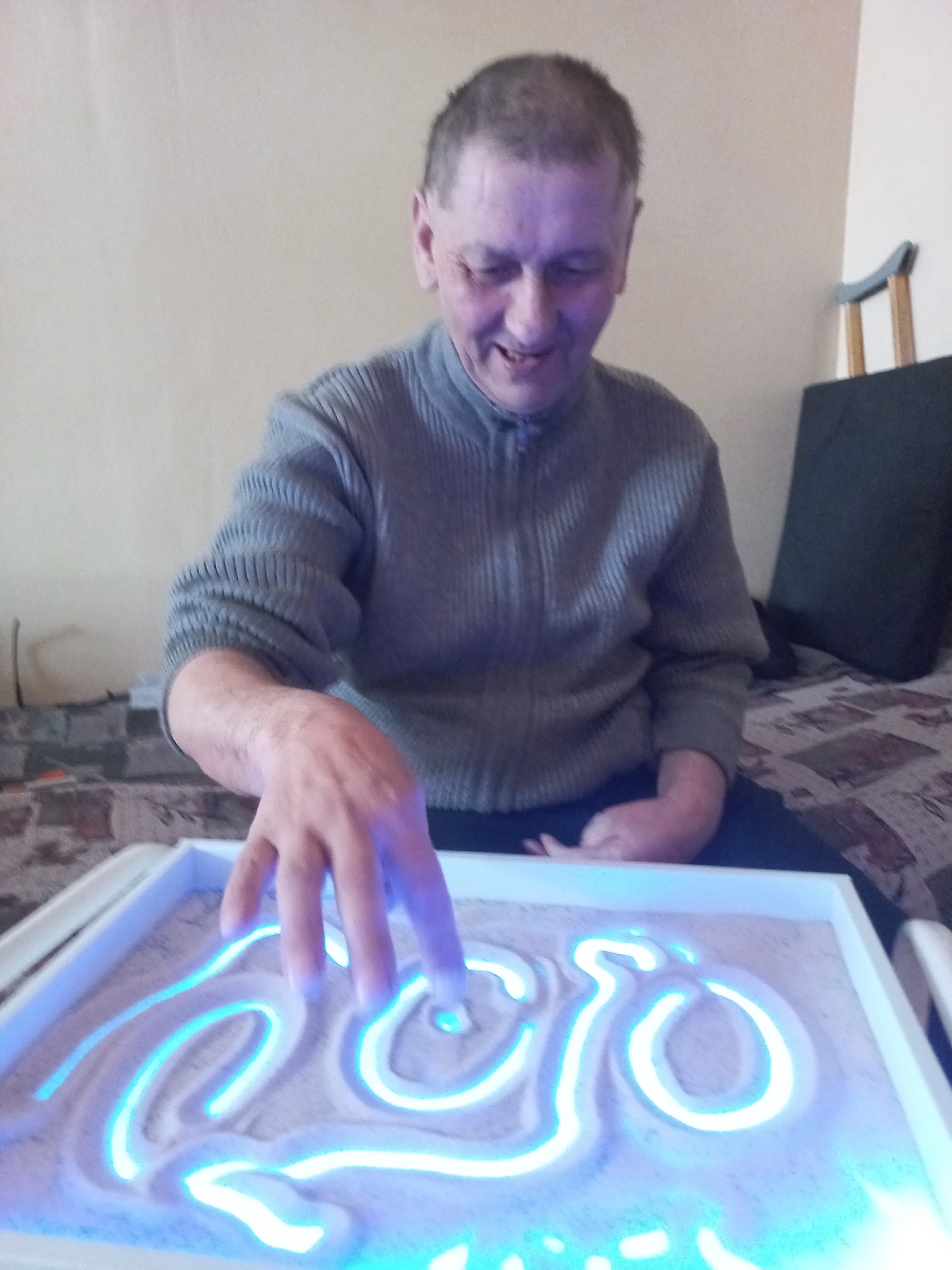«Рисуем светом и песком: творческий час, который согрел сердца»